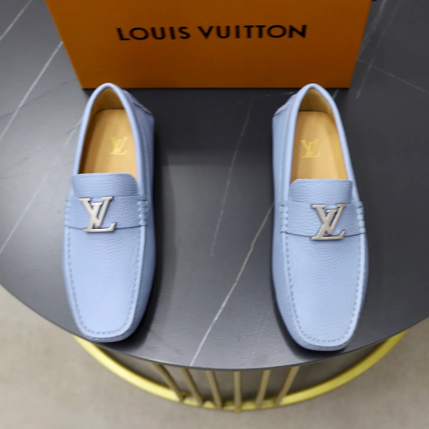 Ex-factory price: 480💰【LV】Louis Vuitton ⚠️High-end men’s driving and pedal series ⚠️38-44 (customized for 45) ⚠️All original cowhide leather! Thick and soft! Made entirely of calfskin lining! Rubber sheet anti-slip beanie sole! Three-dimensional package technology! Fashionable and classic! Handicrafts! Original high quality! Feel free to compare!